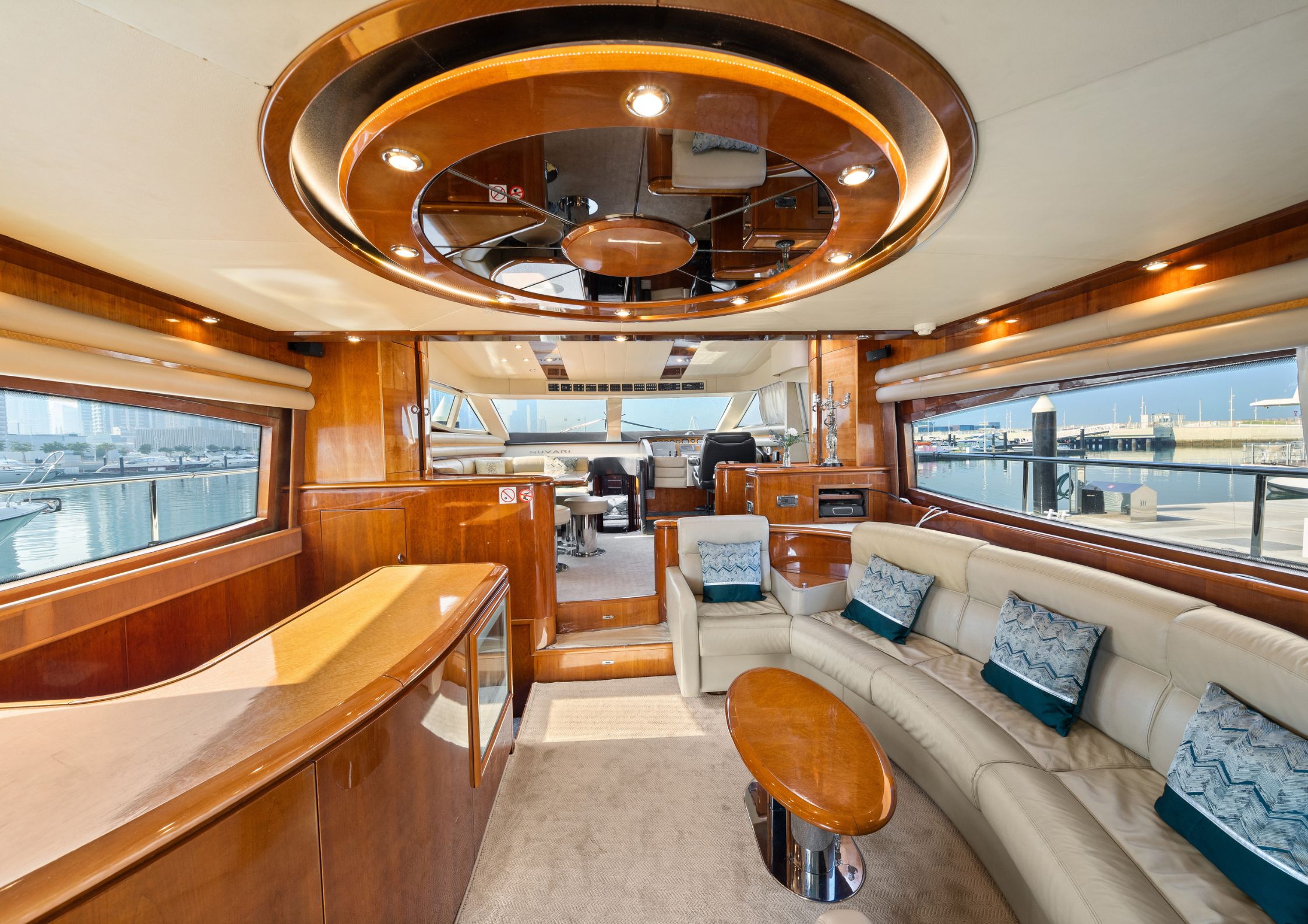 68ft yacht bedroom